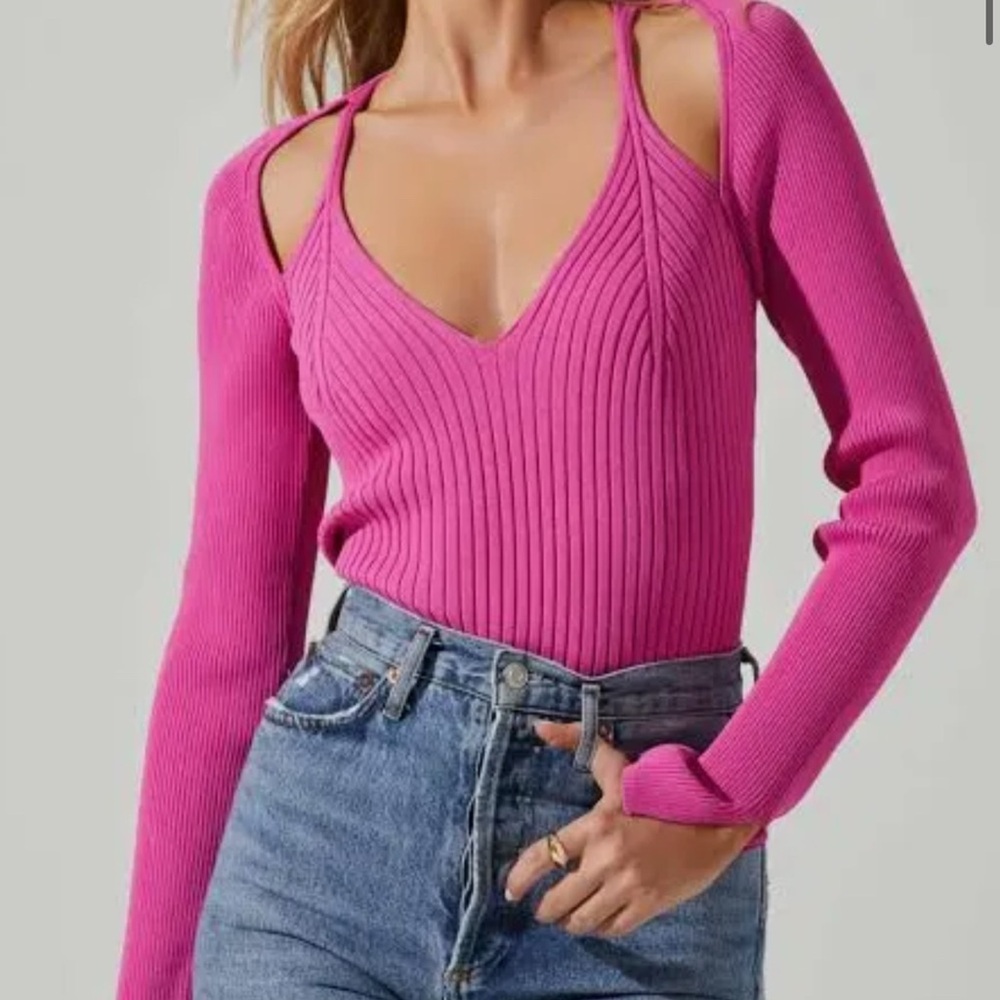 Never worn, ASTR The Label Estefania Sweater in Hot Pink
